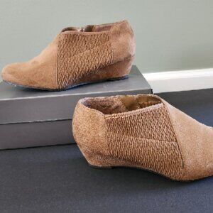 Aubrey Lynn Women’s Natural Brown Suede Side‑Zip Wedge Ankle Booties with memory